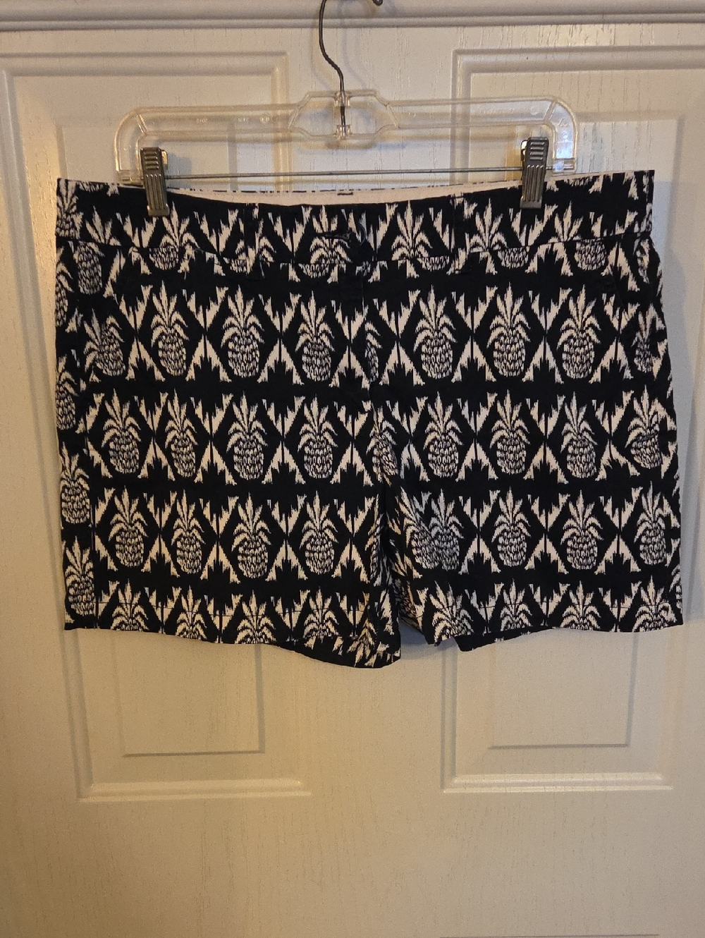 crown & ivy Black and White Pineapple-Print Bermuda Shorts Size 12